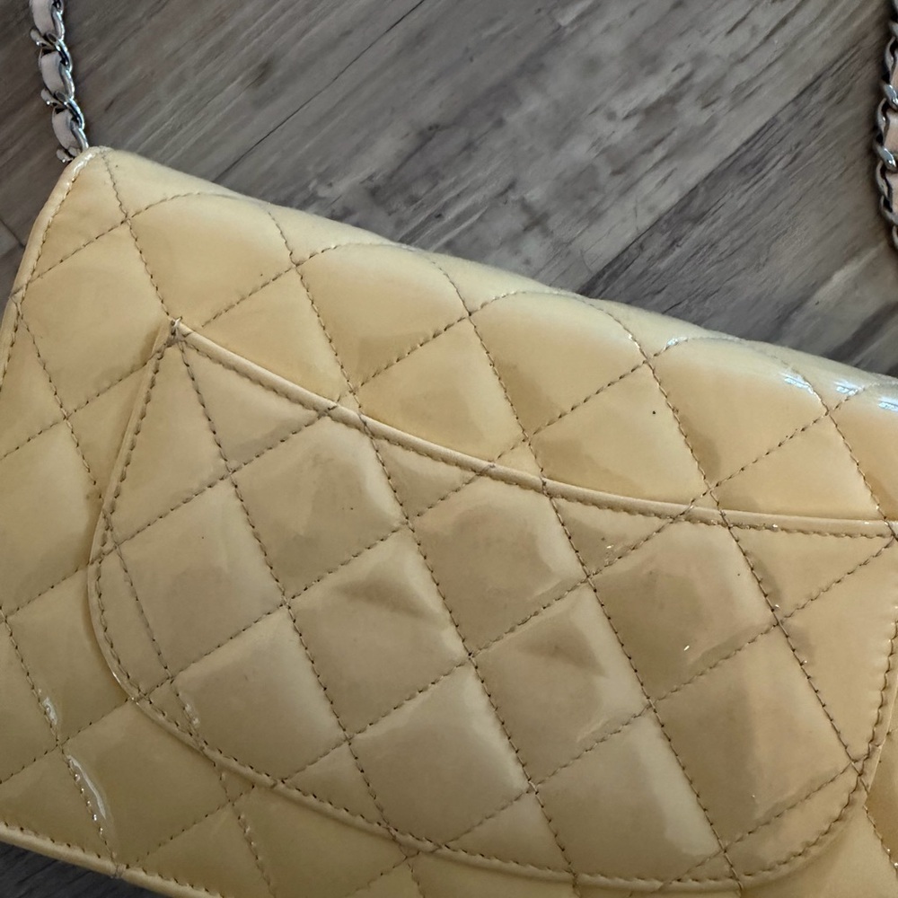 CHANEL Patent Leather WOC Crossbody Flap Bag Beige / Pink - Picture 8 of 16